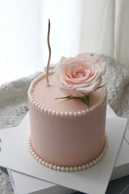 Minimalist Pearl Rosie Design Customise Cake