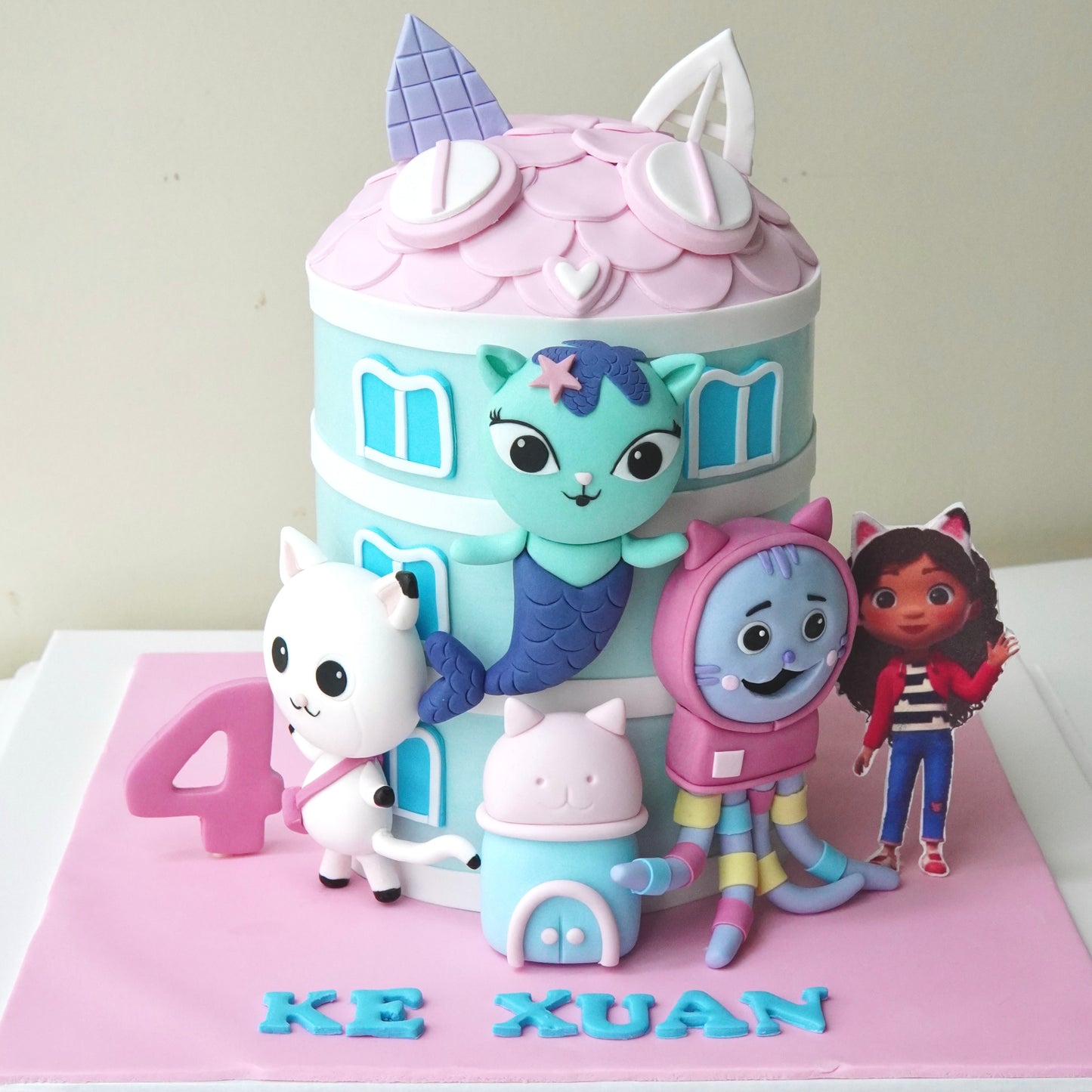 Gabby Dollhouse Fondant Customise Cake