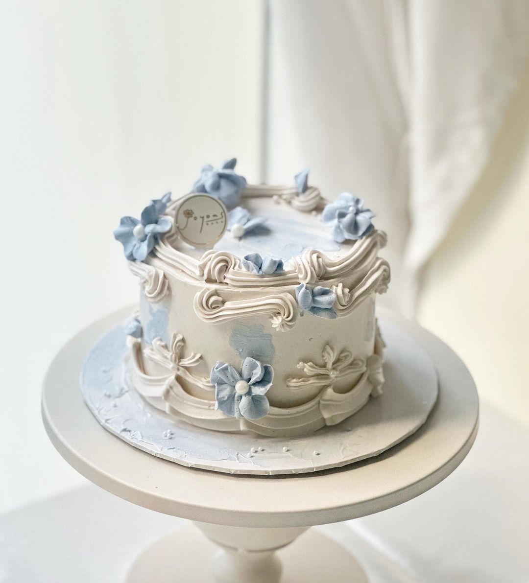 Blue Flower Vintage Customise Cake