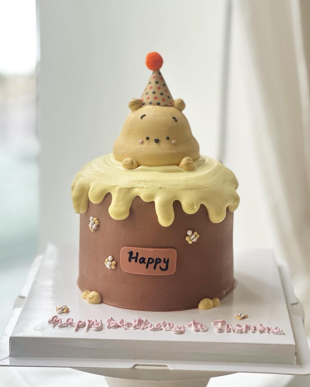 Winnie the Pooh Honny Pot Customise Cake