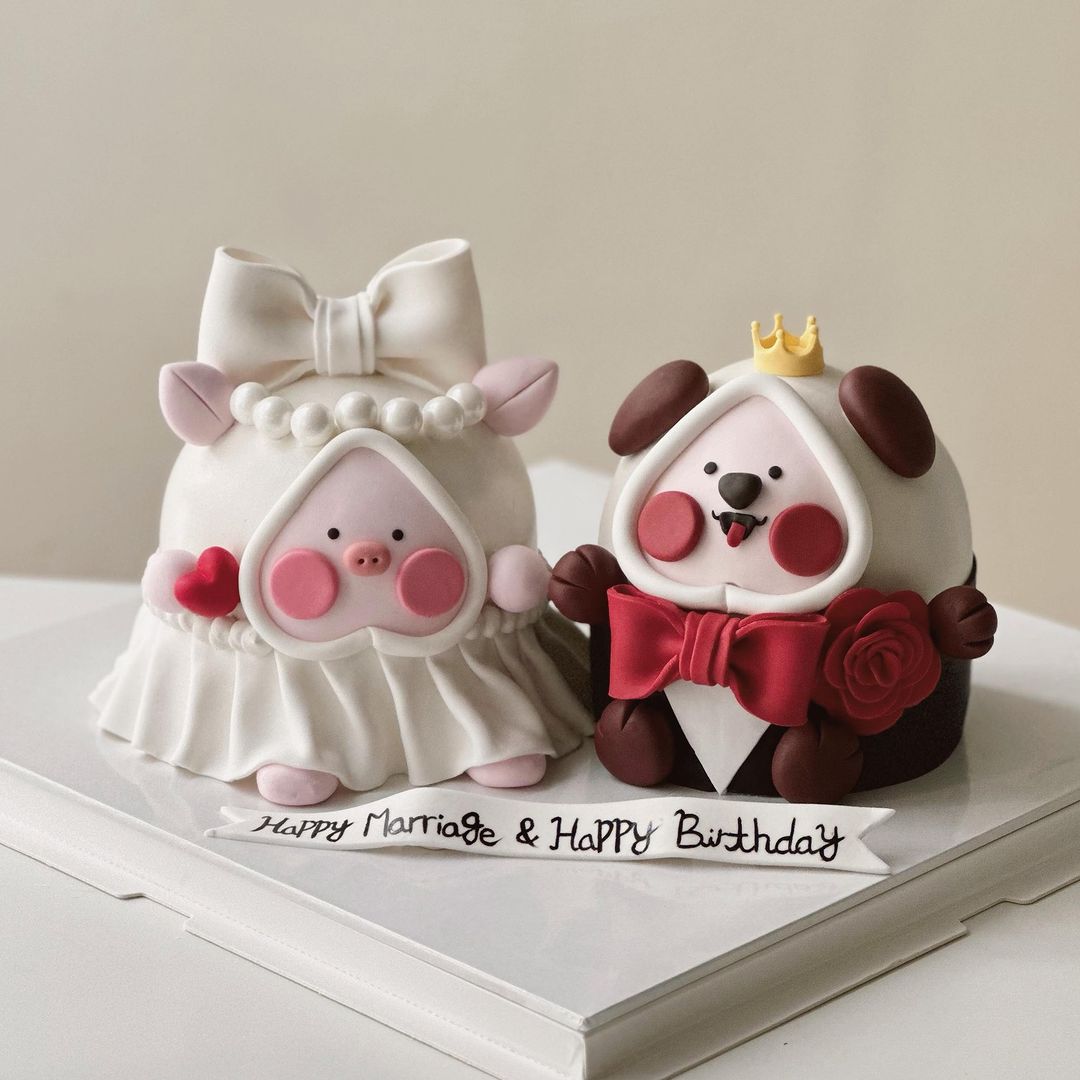 Wedding Bride & Groom Pig Customise Cake