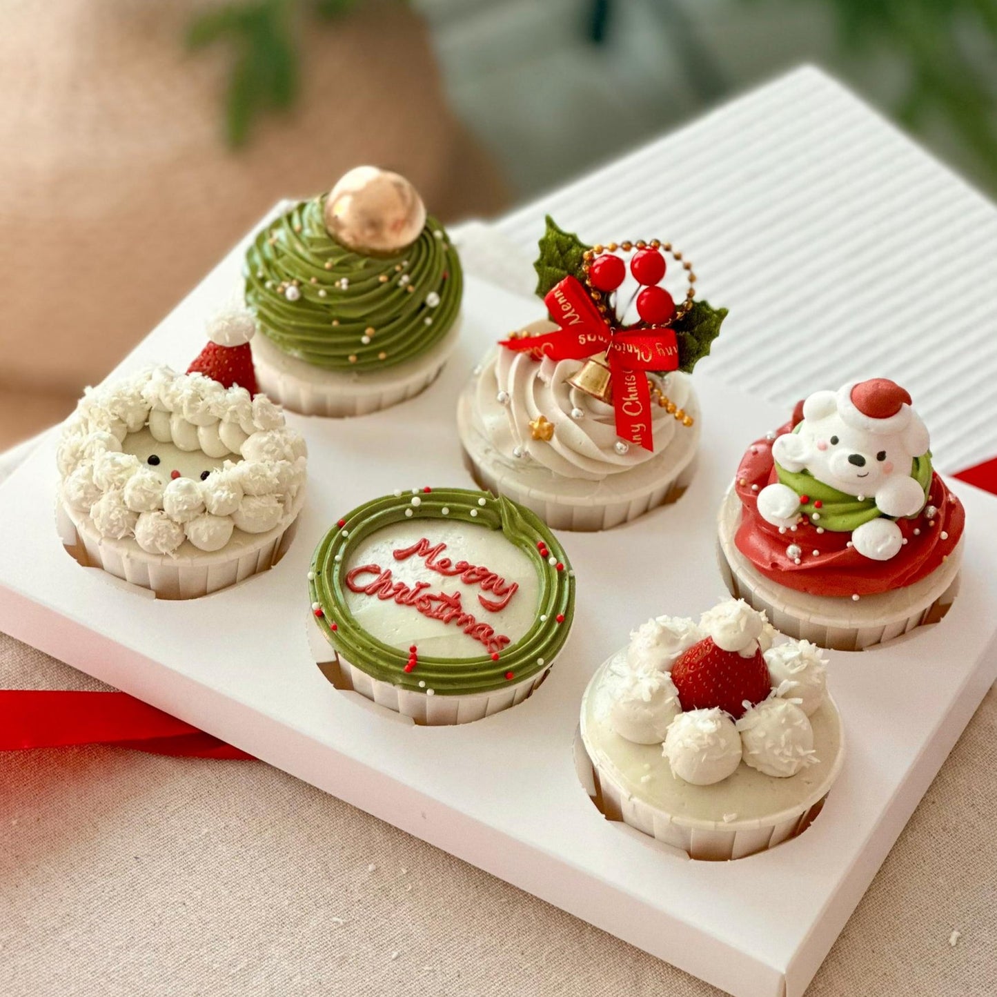 🎄 Christmas Themed Cupcakes 6pcs Box 🎄